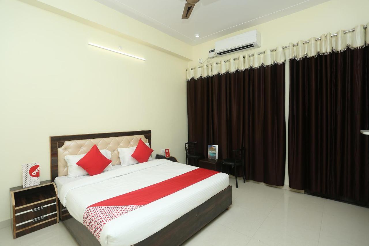 Oyo 16995 Sr Blessings Hotel Chinhat Exterior photo