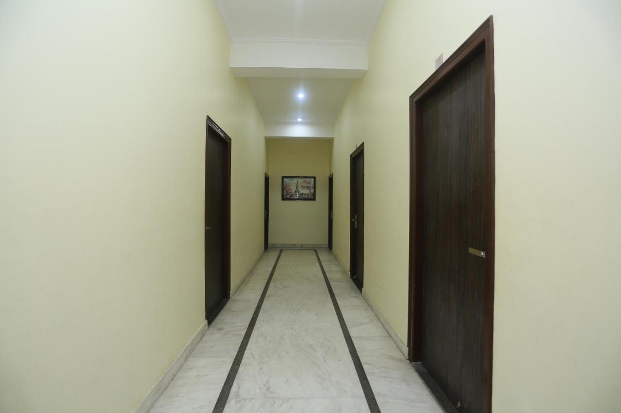 Oyo 16995 Sr Blessings Hotel Chinhat Exterior photo