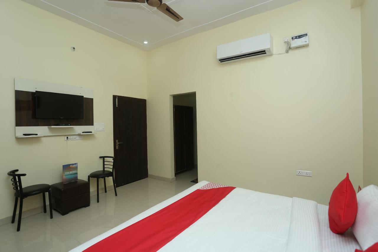 Oyo 16995 Sr Blessings Hotel Chinhat Exterior photo